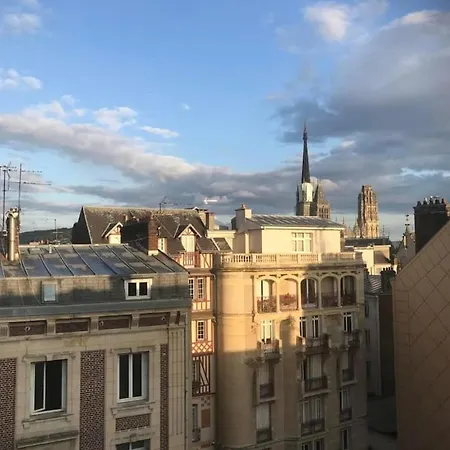 Jeanne D'arc Apartment