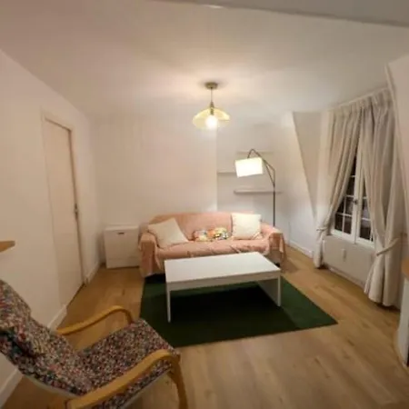 Jeanne D'arc Apartment *