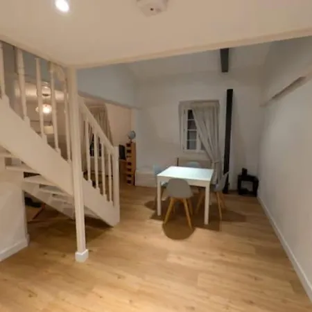 Jeanne D'arc Apartment *