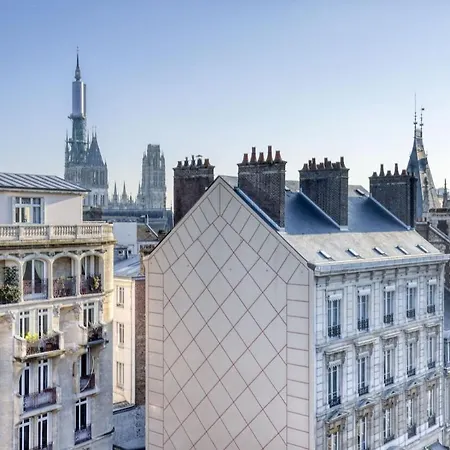 Jeanne D'arc Apartment *