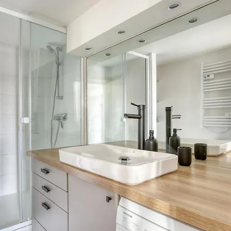 Jeanne D'arc Apartment *