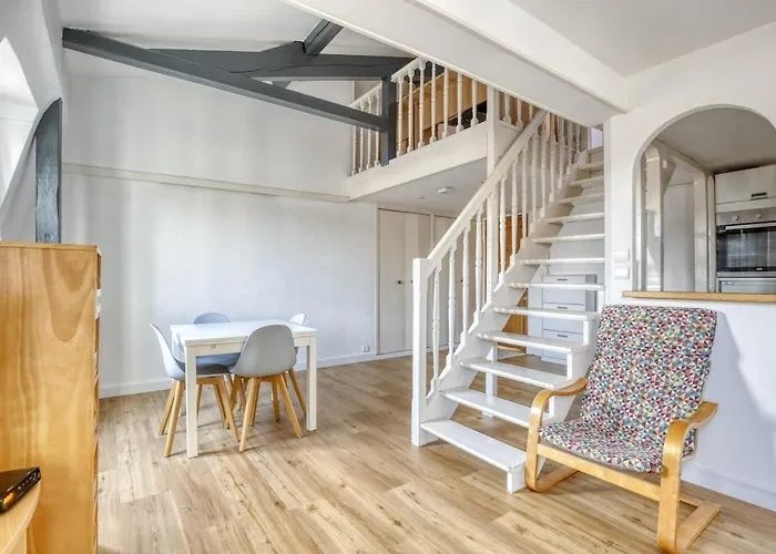 Jeanne D'arc Apartment *