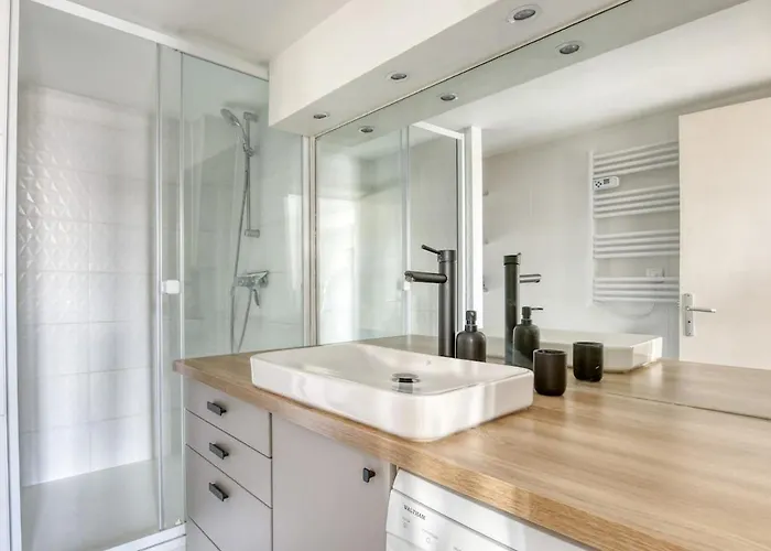 Jeanne D'arc Apartment *